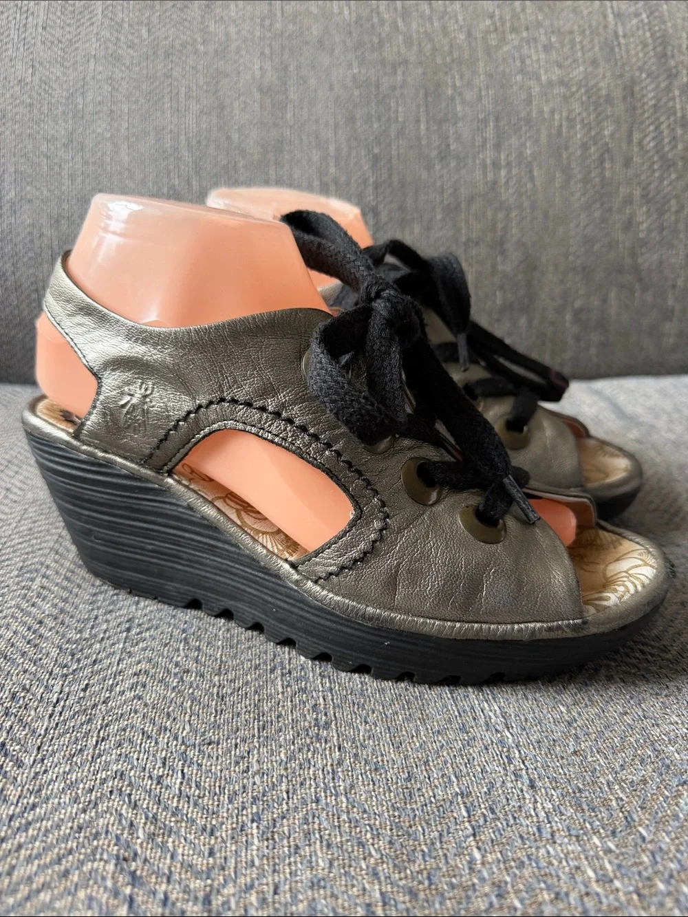 Fly London YLVA Women’s Champagne Metallic Leather Lace Up Wedge Sandals Sz: 38